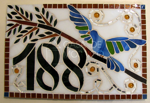 Número de mosaico com pássaro