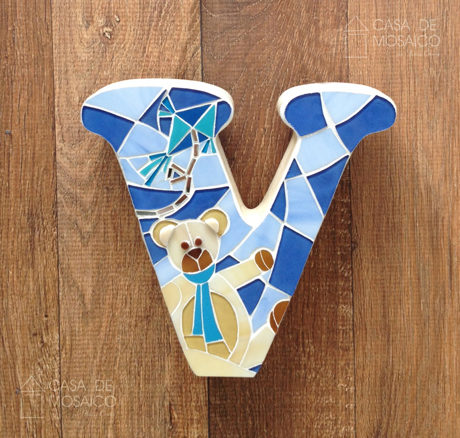 Letra em mosaico de vidro para decorar quarto e porta de maternidade